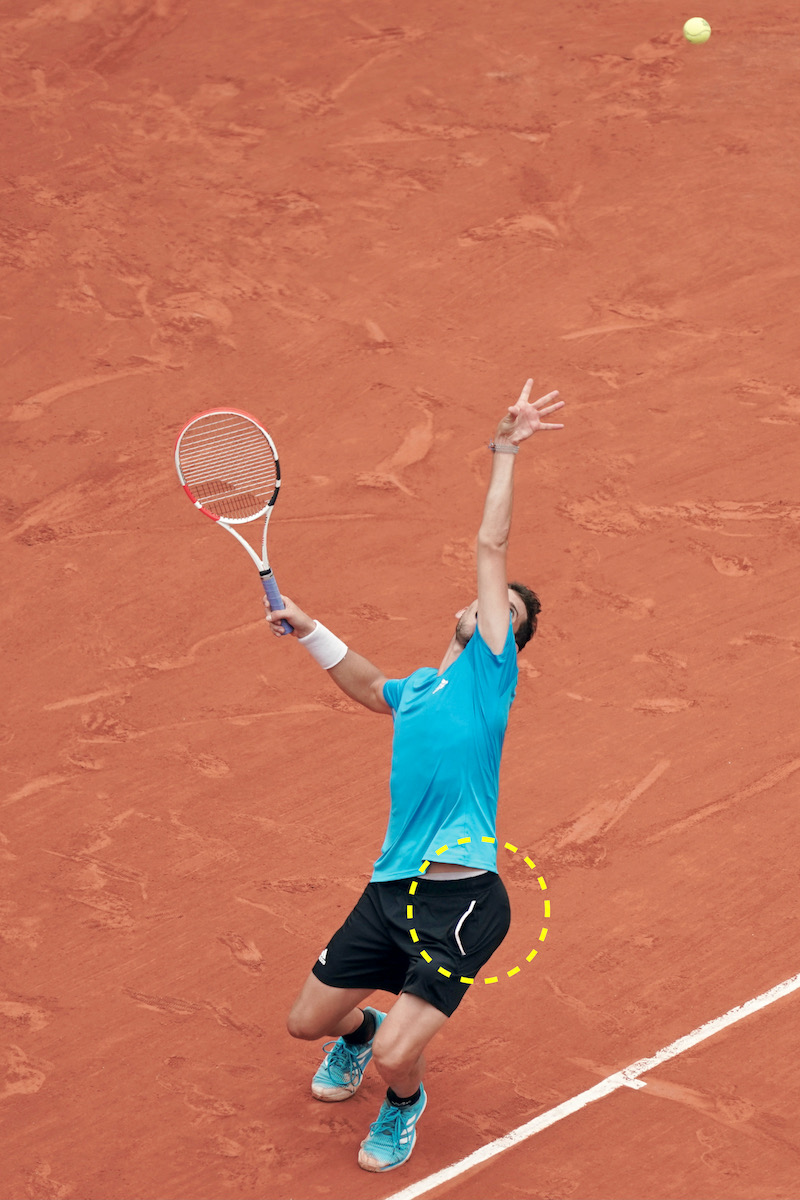 お尻をネット方向に入れてからスイング